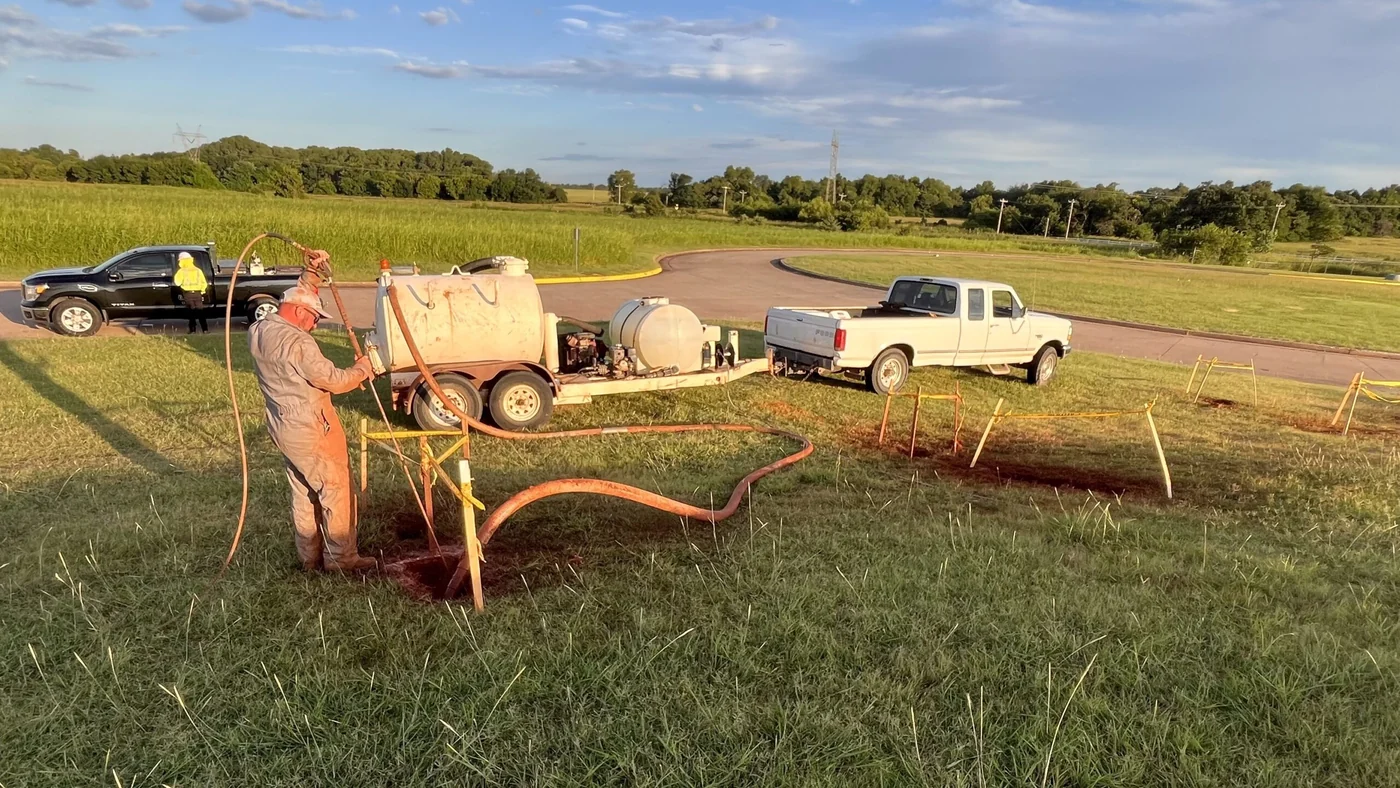Residential Pool Yard Bore Dallas HDD Contractors Crew operating a directional drill along a street utility corridor