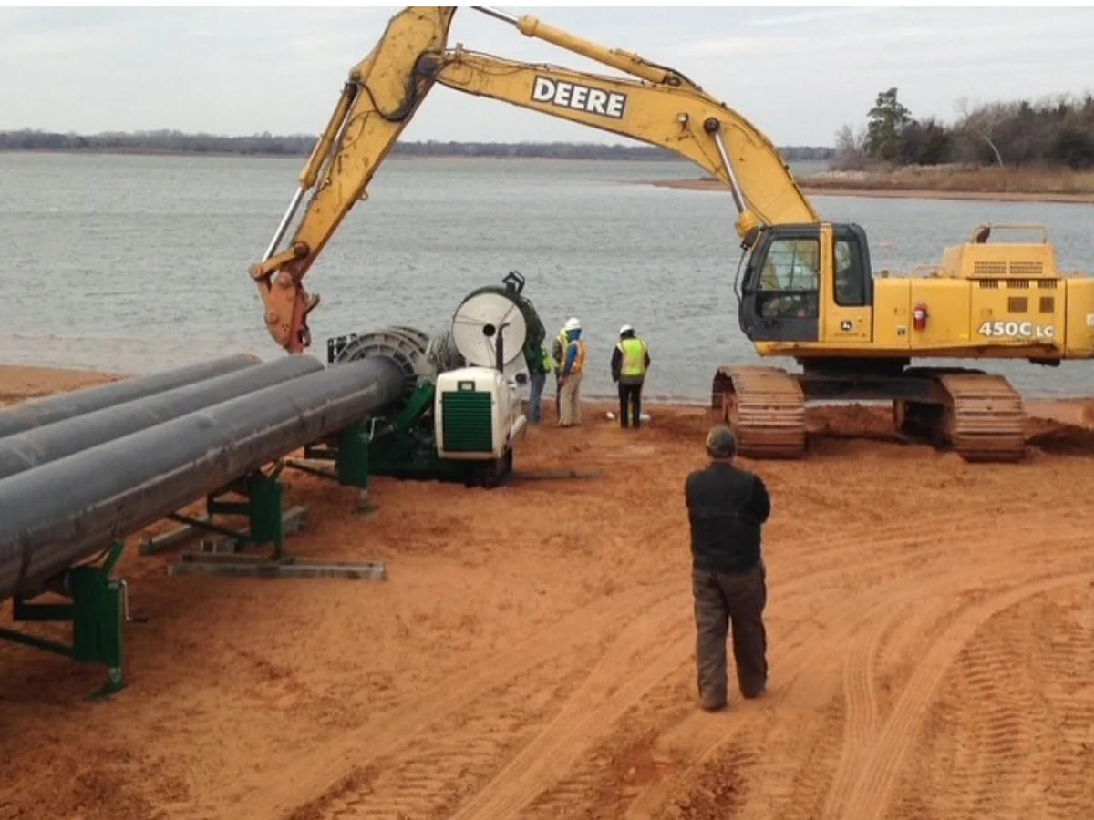 Large Diameter Pipe and Water Crossing Bore Texas HDD Contractors Directional boring crew laying steel carrier pipe for a Texas water crossing